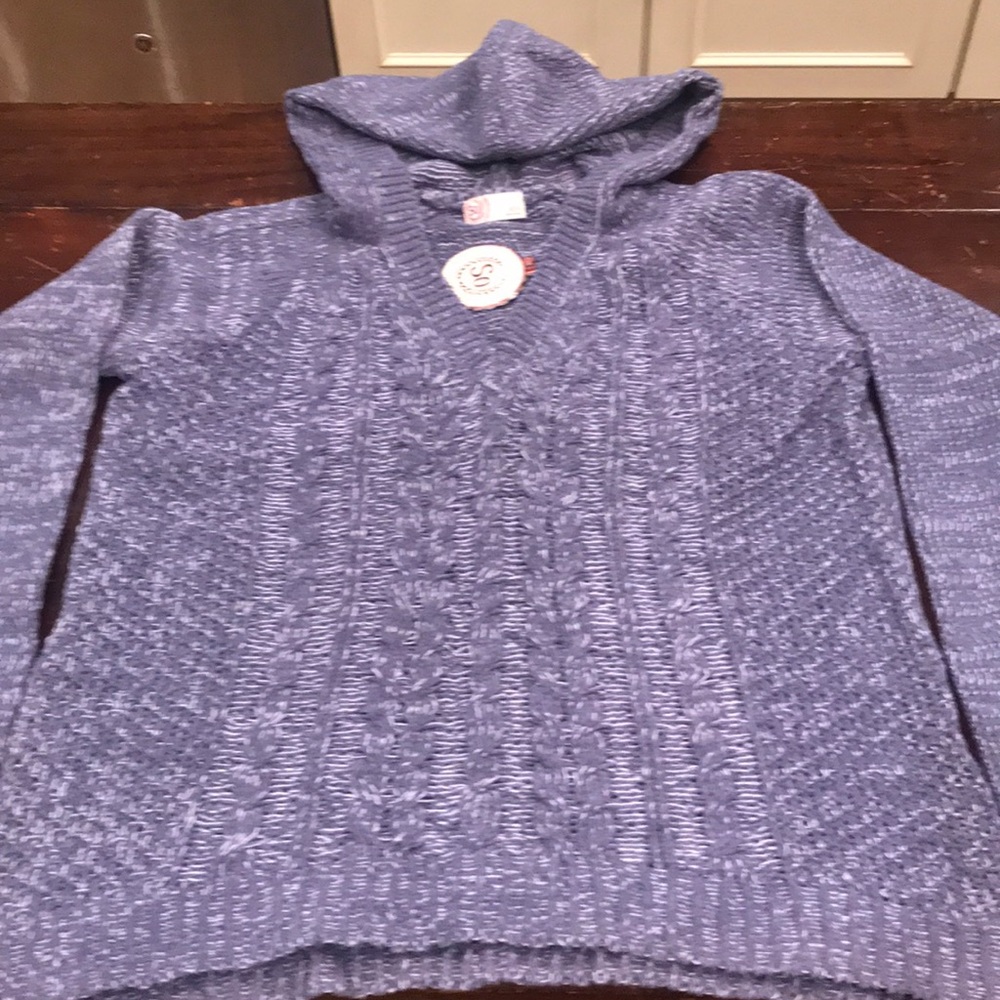 NWT SO SOFT HOODED SWEATER